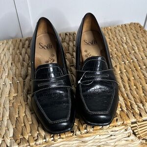 Söfft Black Croc-Embossed Loafers size 7.5